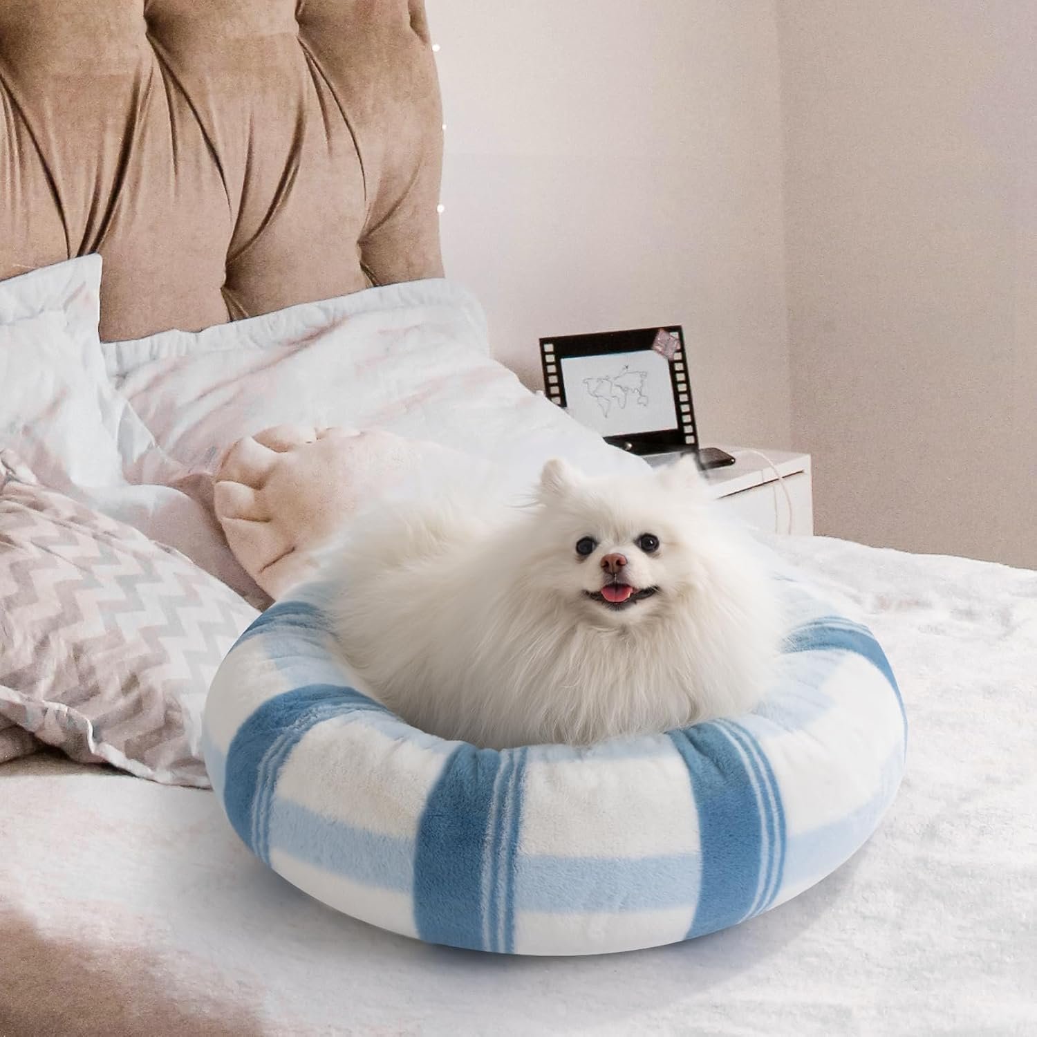 MEWOOFUN Plush Round Cat Bed For Indoor Cats - Calming Washable Pet Bed With Non-Slip Bottom, Soft Fluffy Dog Bed For Puppy & Kitten, 23 Inch Blue Str